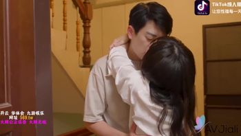 中国性感女孩穿着黑色丝袜与情人激烈做爱