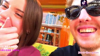 少女口中射出多汁精液