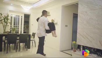 国内AV中文原创／“带着部下玩弄老婆